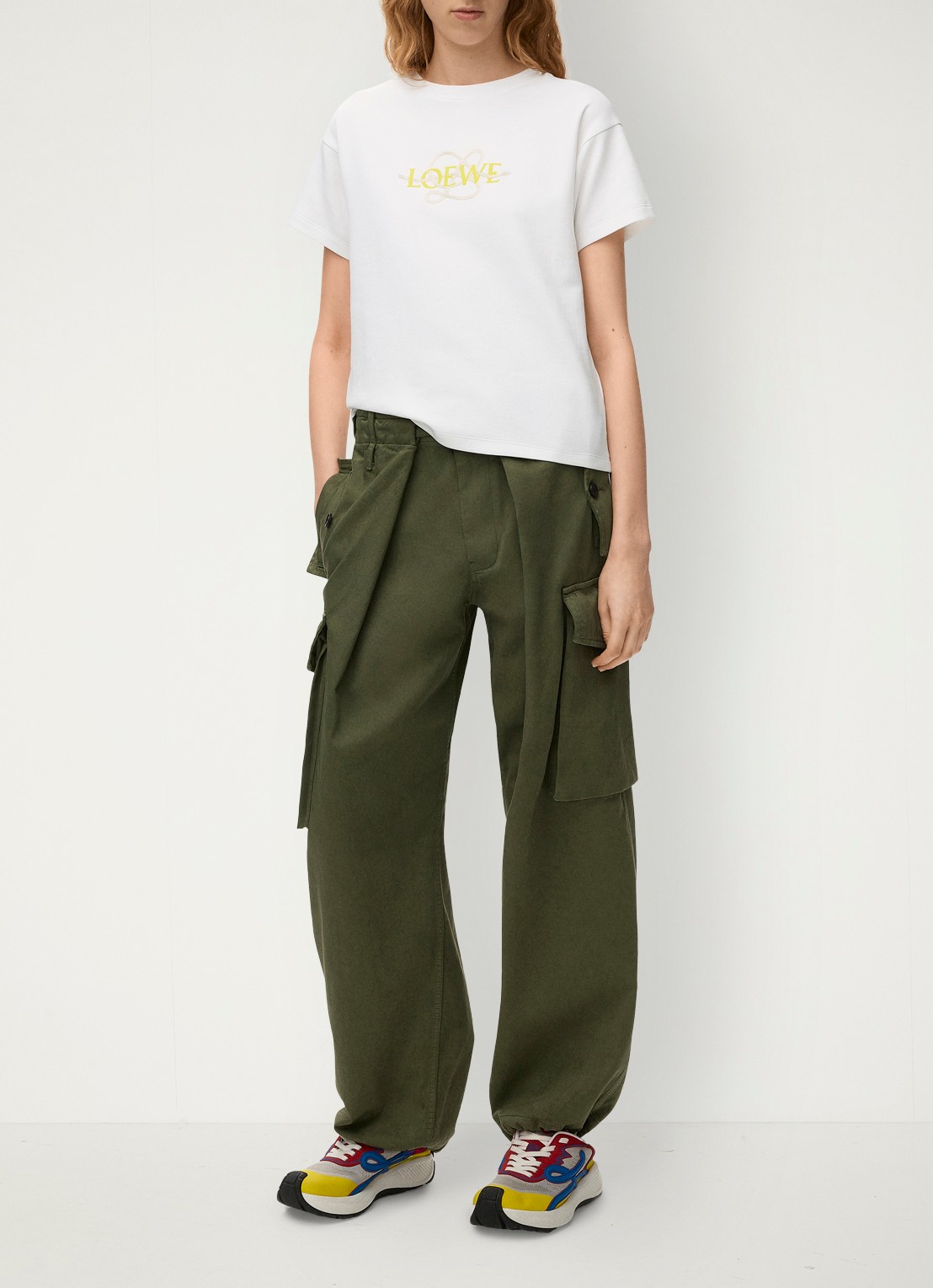 LOEWE T shirt met logoborduring - voorkant 3 wit