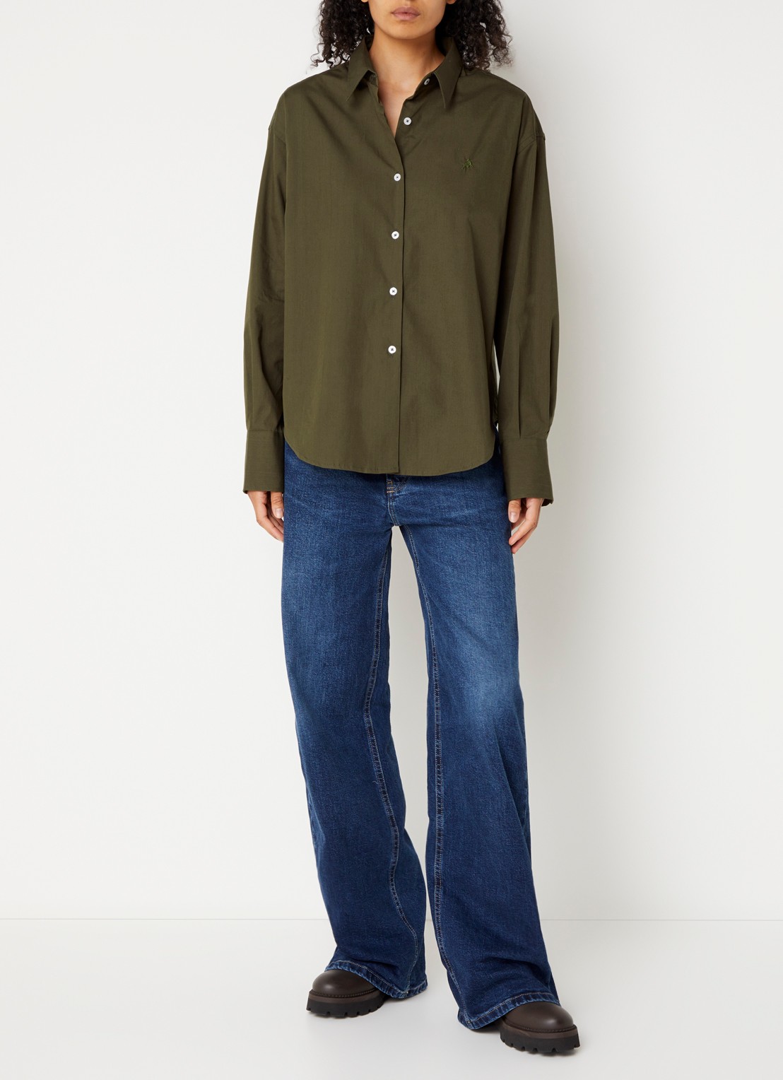 Lois Caryn blouse met logo - voorkant 2 bronsgroen