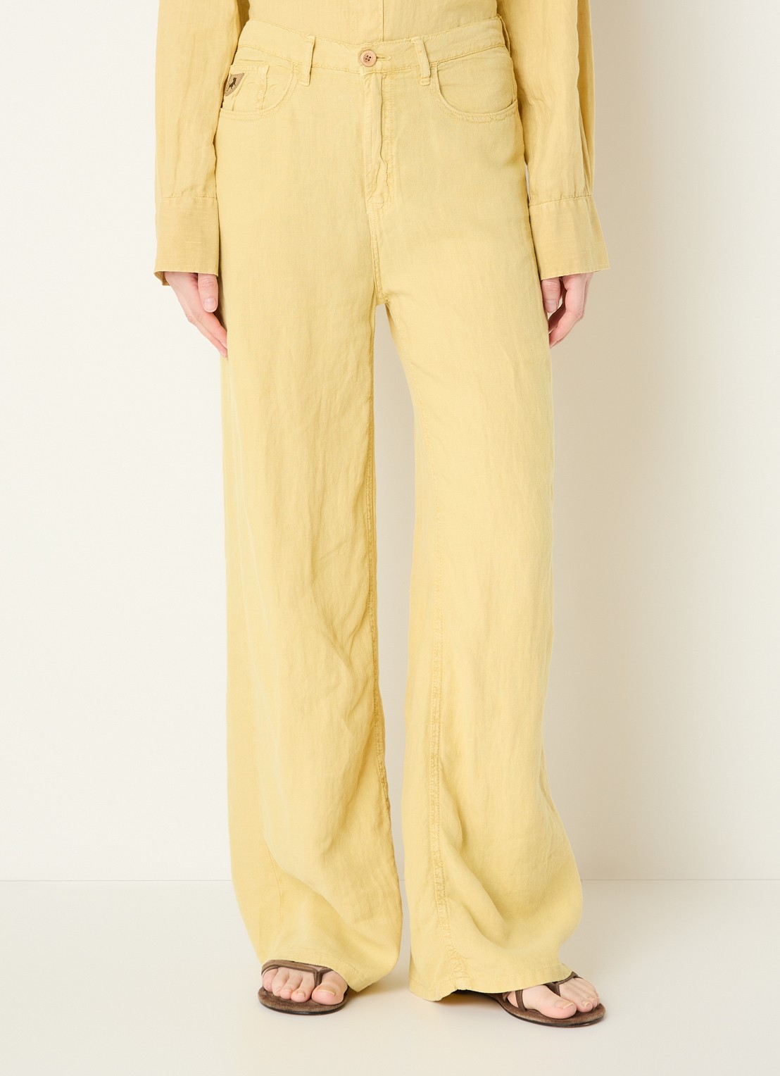 Lois High waist loose fit chino van linnen - detail geel