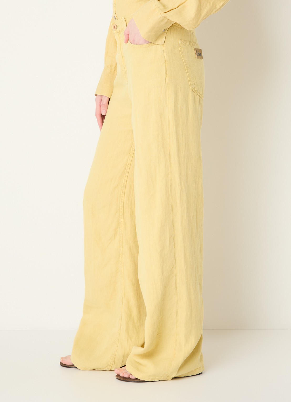 Lois High waist loose fit chino van linnen - detail 2 geel