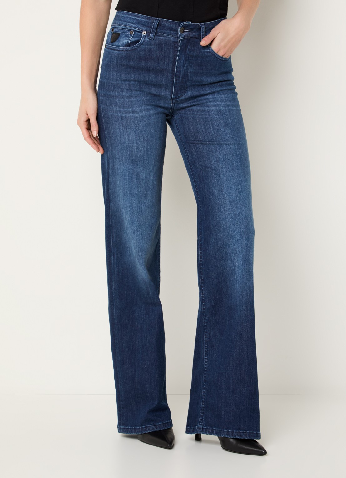 Lois Hypersoft high waist flared jeans met steekzakken - detail 2 middenblauw