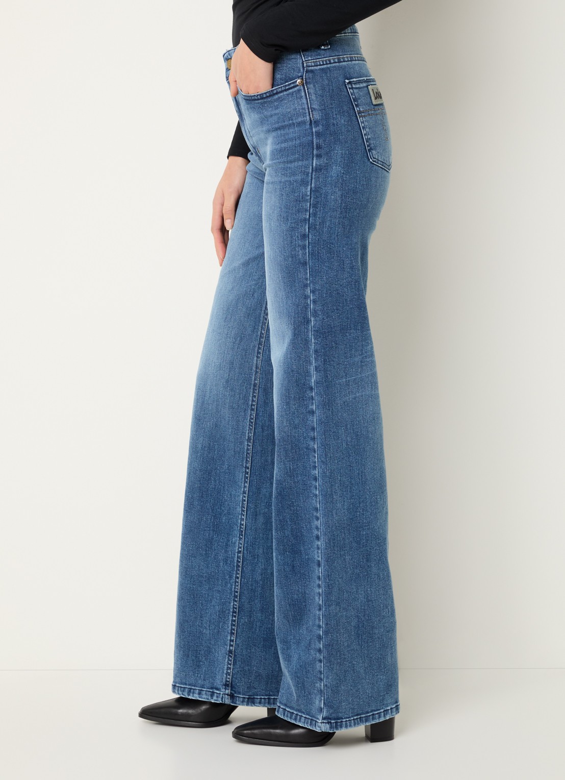 Lois Hypersoft high waist flared jeans met steekzakken - detail 5 donkerblauw