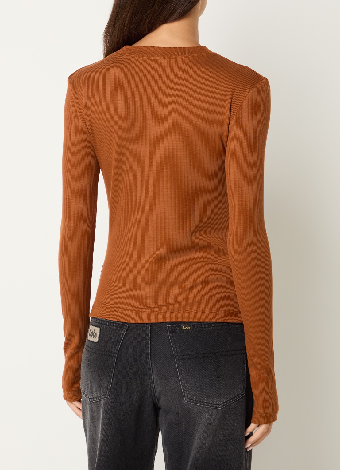 Lois Lauren fijngebreide trui met logo - achterkant cognac