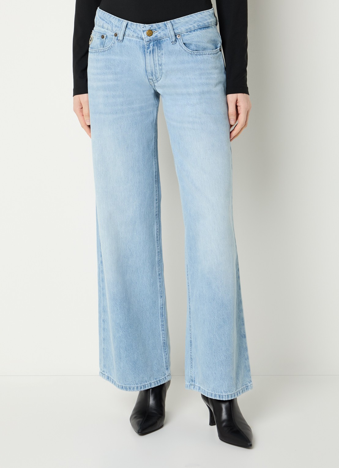 Lois Low waist loose fit jeans met lichte wassing - detail 3 lichtblauw