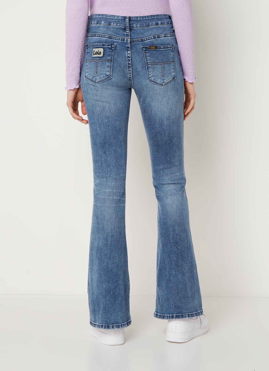 Lois Ravel mid waist flared jeans met medium wassing  - achterkant 3 indigo