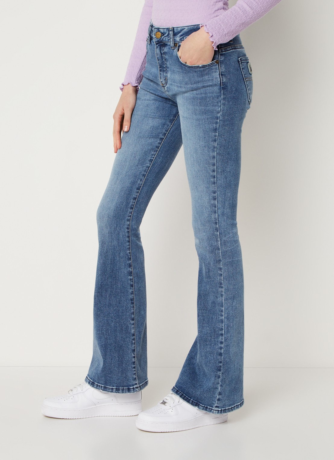 Lois Ravel mid waist flared jeans met medium wassing  - detail 5 indigo