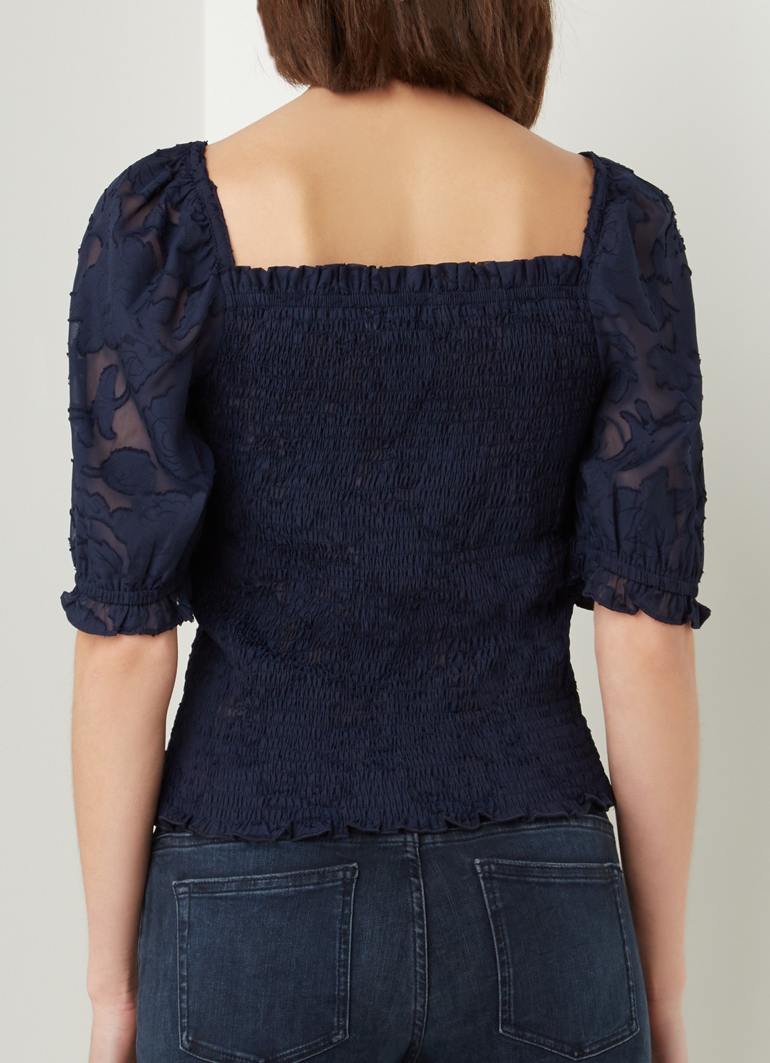 Lollys Laundry Honey top met smockwerk en burn-out dessin - achterkant 4 donkerblauw