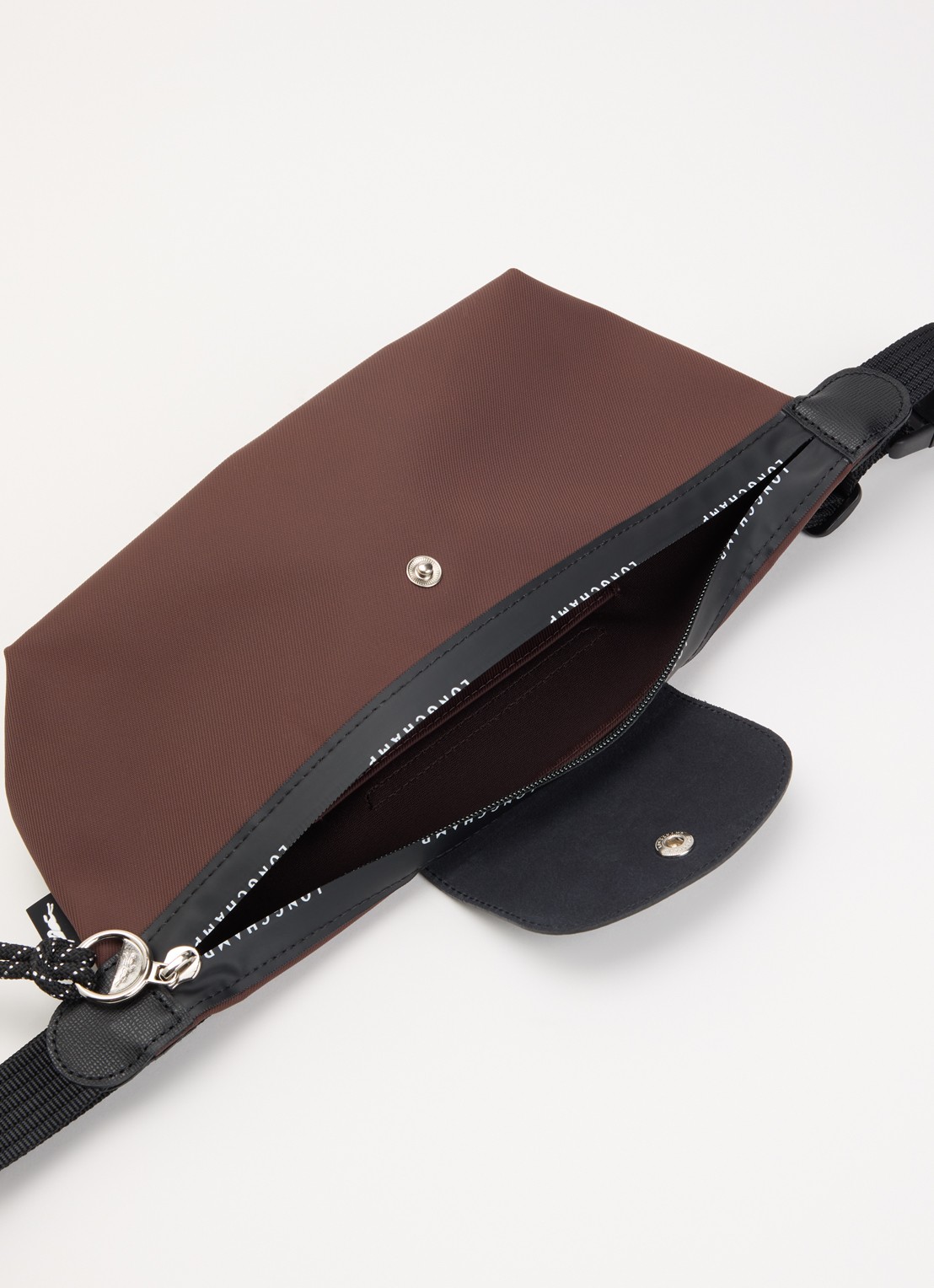 Longchamp Le Pliage Energy heuptas M van canvas met leren details - detail 3 donkerbruin