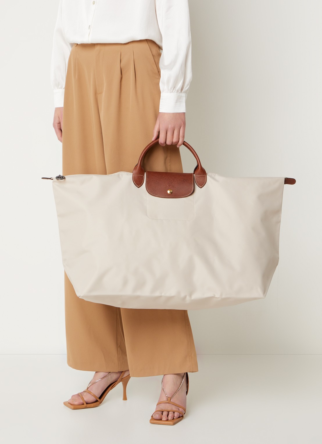 Longchamp Le Pliage Green reistas M met leren details - voorkant 3 creme