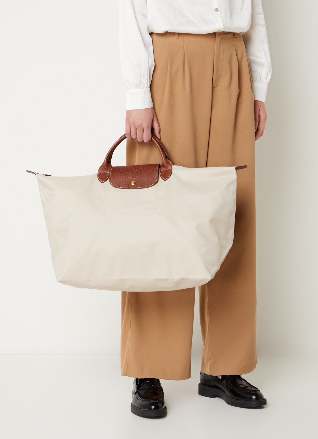 Longchamp Le Pliage reistas L met leren details - voorkant 3 creme