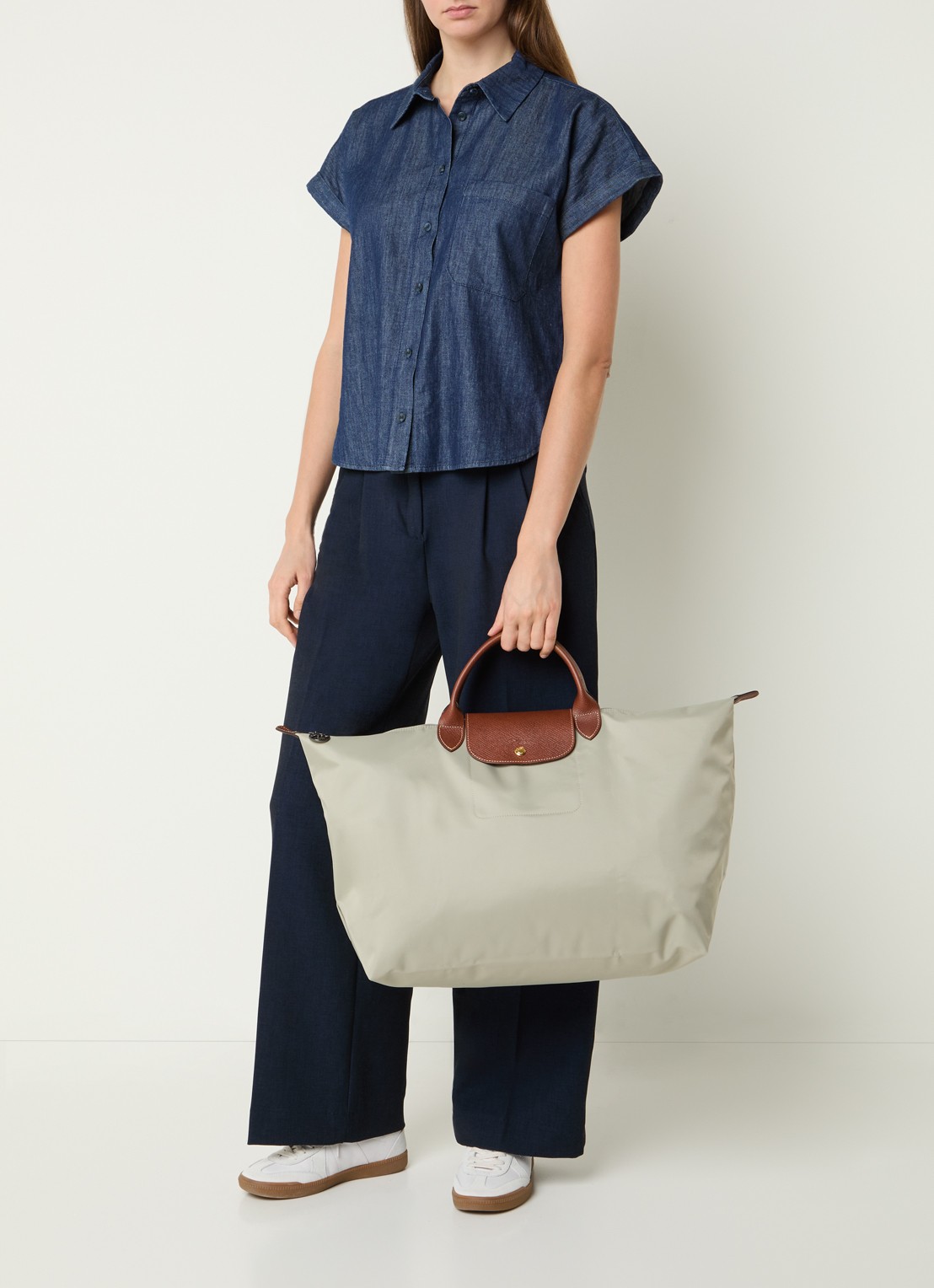 Longchamp Le Pliage reistas L met leren details - voorkant 2 grijs