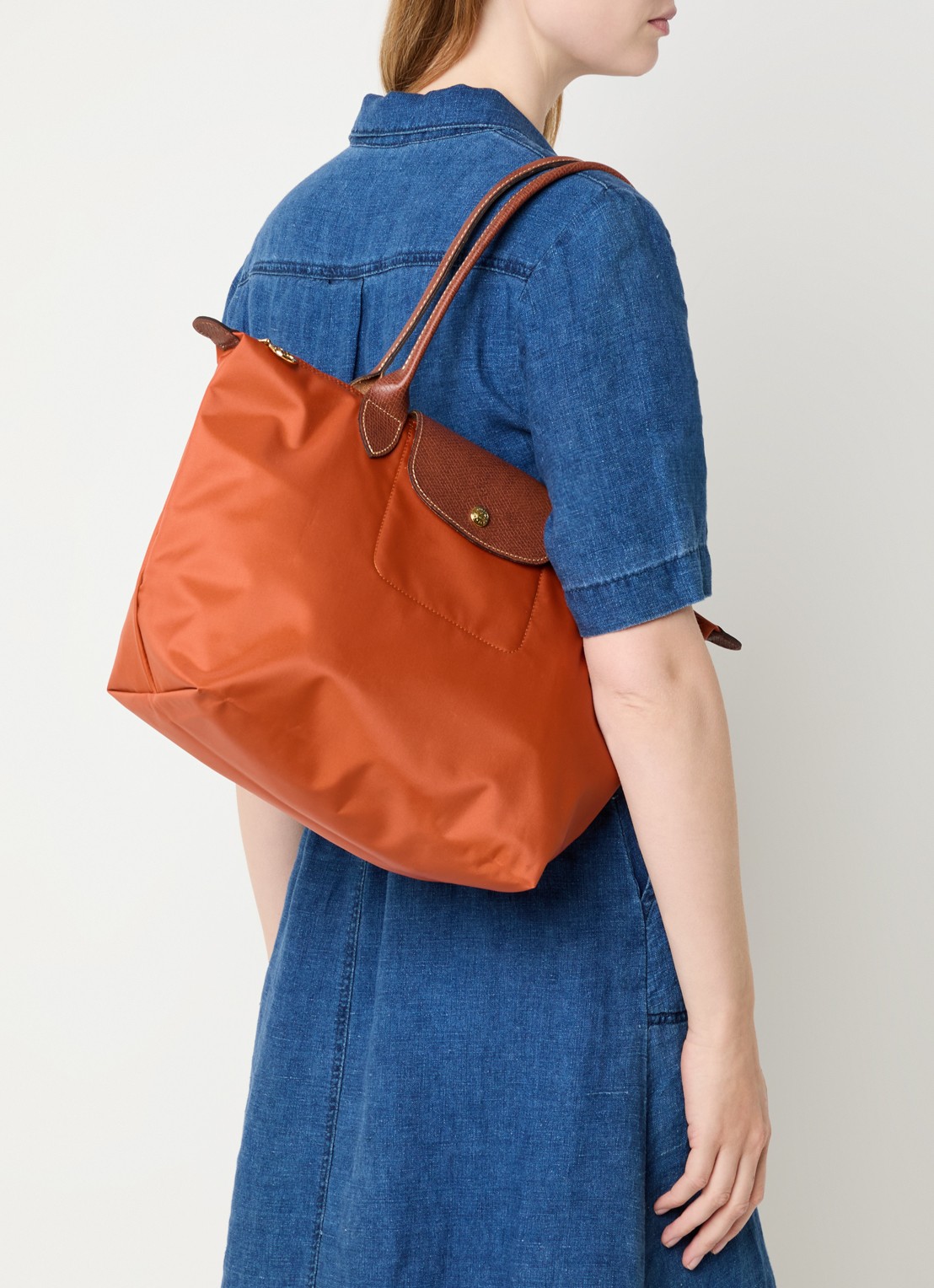 Longchamp Le Pliage schoudertas M met leren details - voorkant 2 oranjebruin