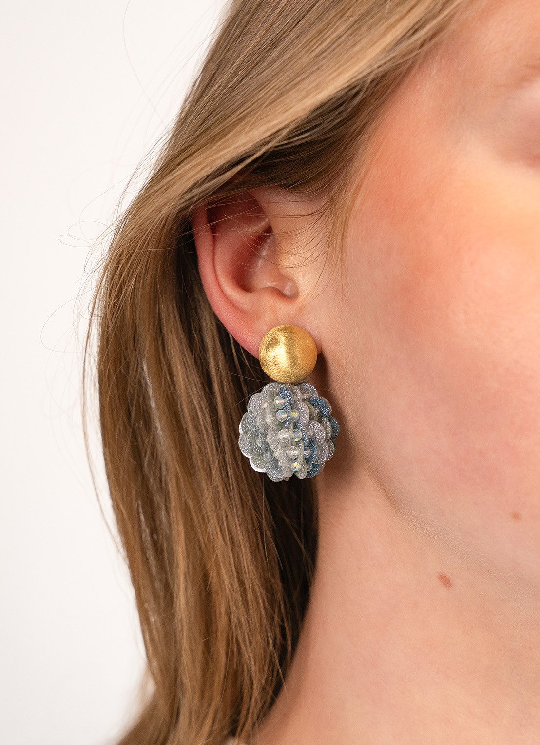 LOTT. gioielli Fine Sequin Globe S Sanne oorstekers verguld - voorkant 2 lichtblauw