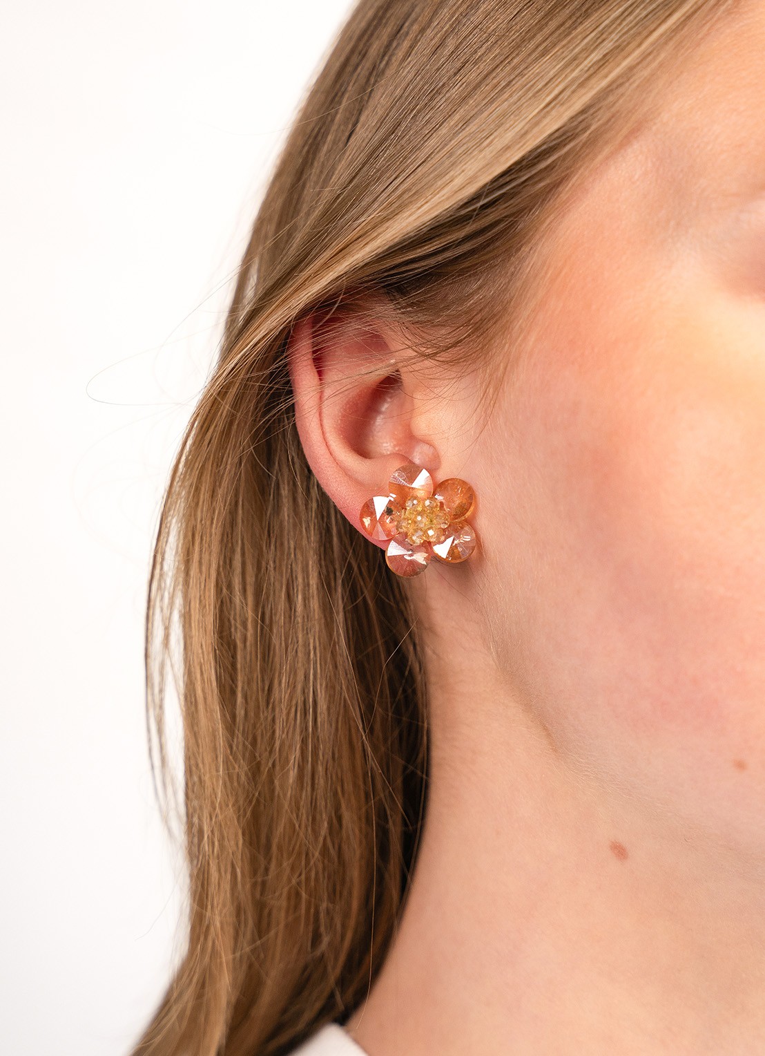 LOTT. gioielli Flower Stud Teuntje oorstekers - voorkant 2 beige