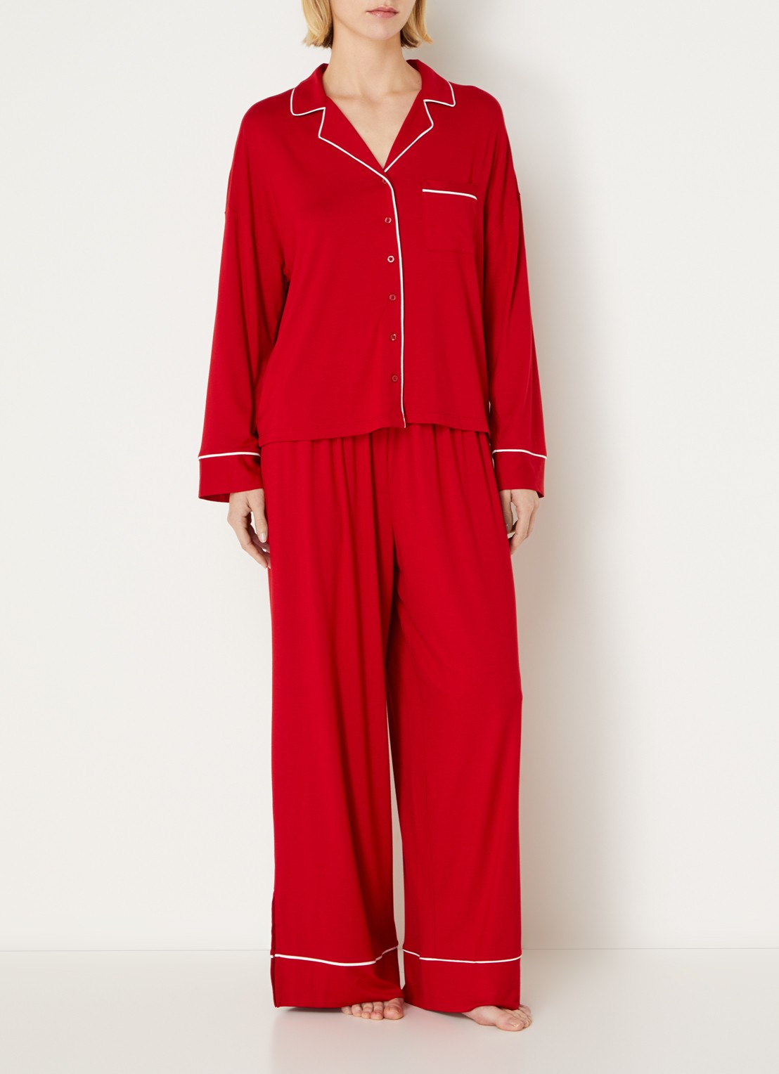 Lounge Alpine Dreams pyjamatop met V-hals - voorkant 2 rood