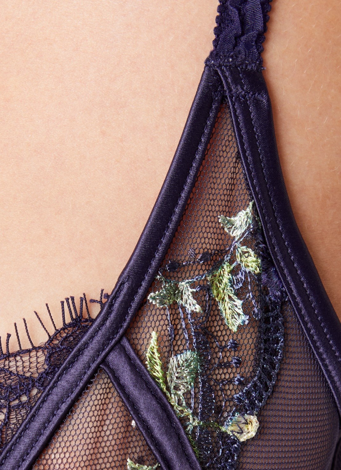 Lounge Dahlia beugel bh van mesh met borduring - detail 2 donkerblauw