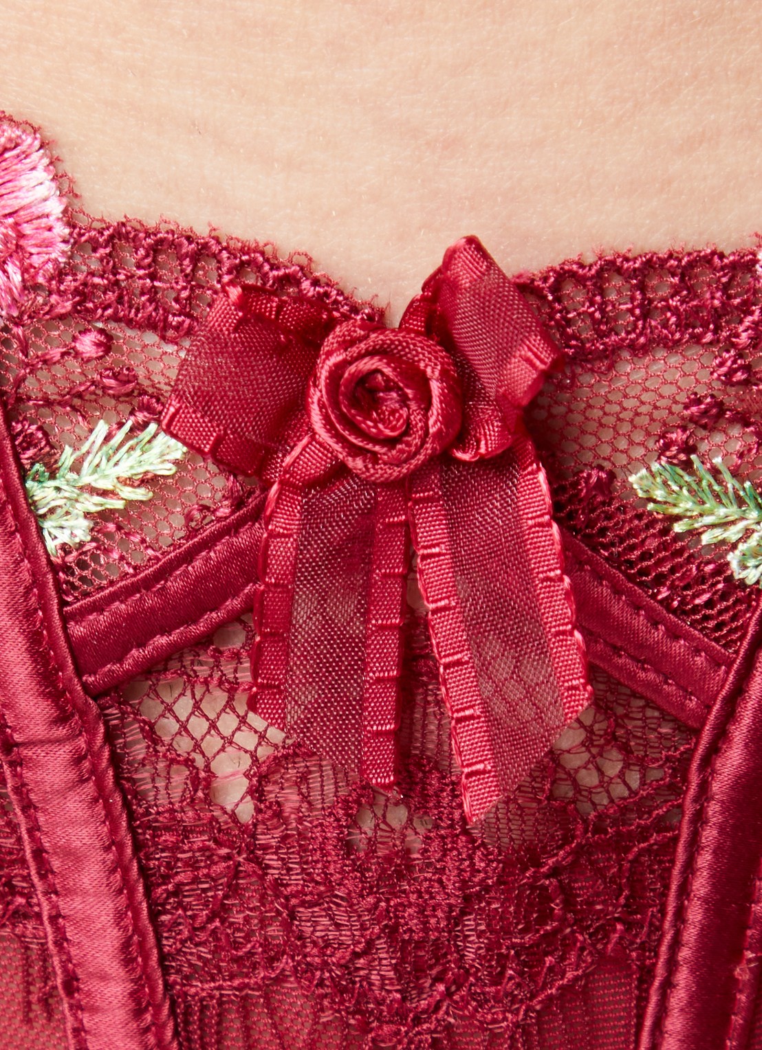 Lounge Dahlia string en jarretels van mesh met details van kant - detail 5 bordeauxrood