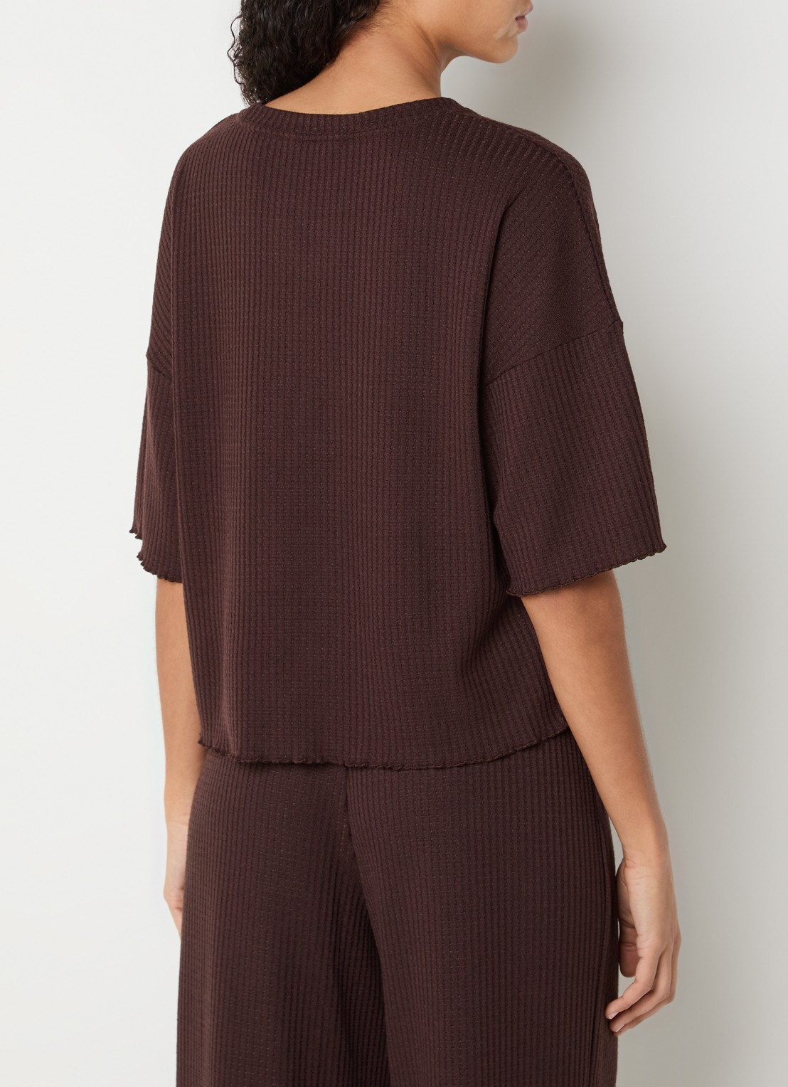 Lounge Pyjamatop met logo - achterkant 2 donkerbruin
