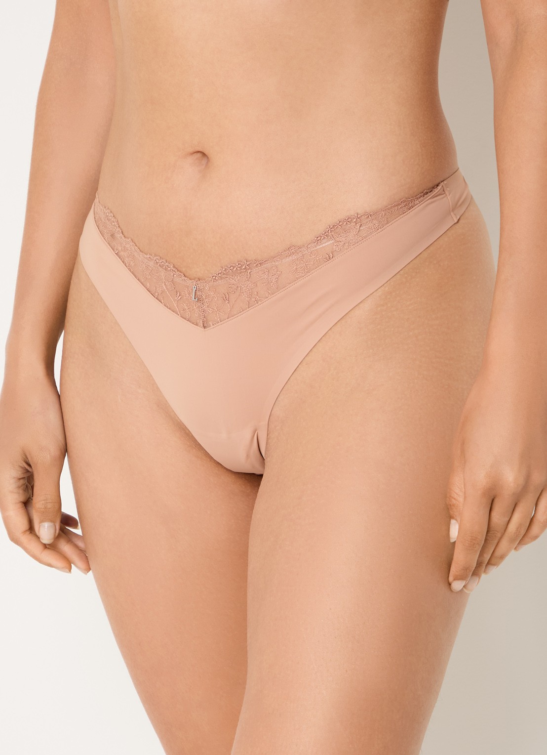 Lounge Tanga met kant - detail 3 beige