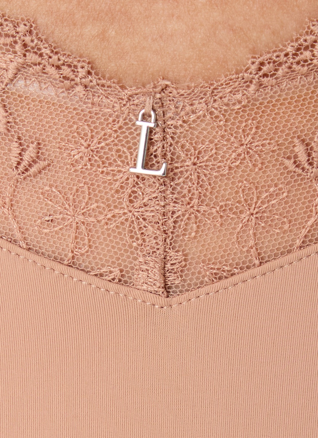 Lounge Tanga met kant - detail 4 beige