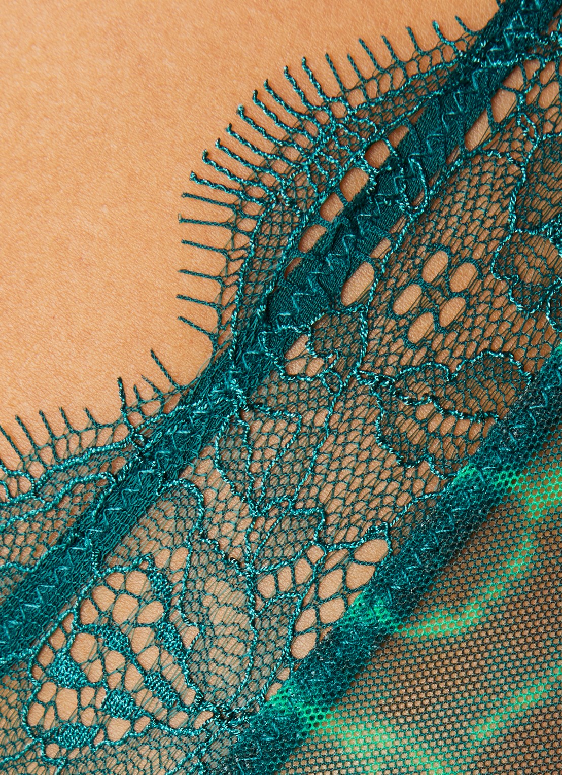 Love Stories Love Lace  bralette met print en kant - detail 2 groen