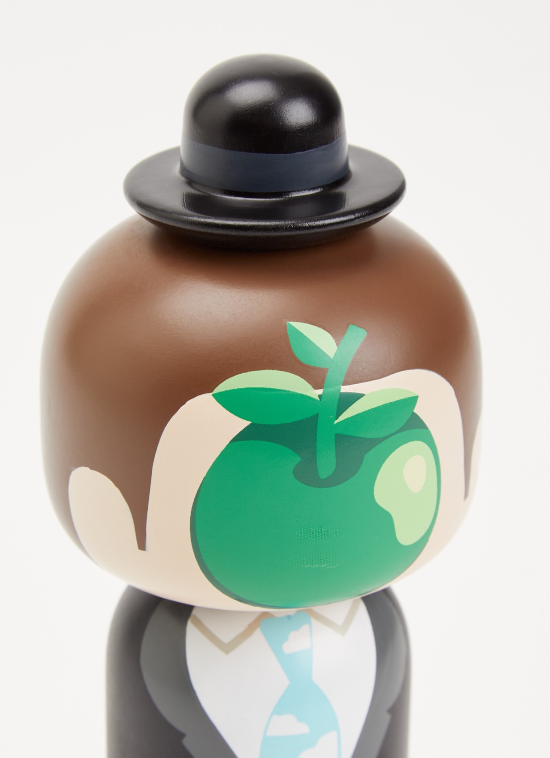 Lucie Kaas Rene Margritte Kokeshi Doll 14,5 cm - voorkant 2 zwart