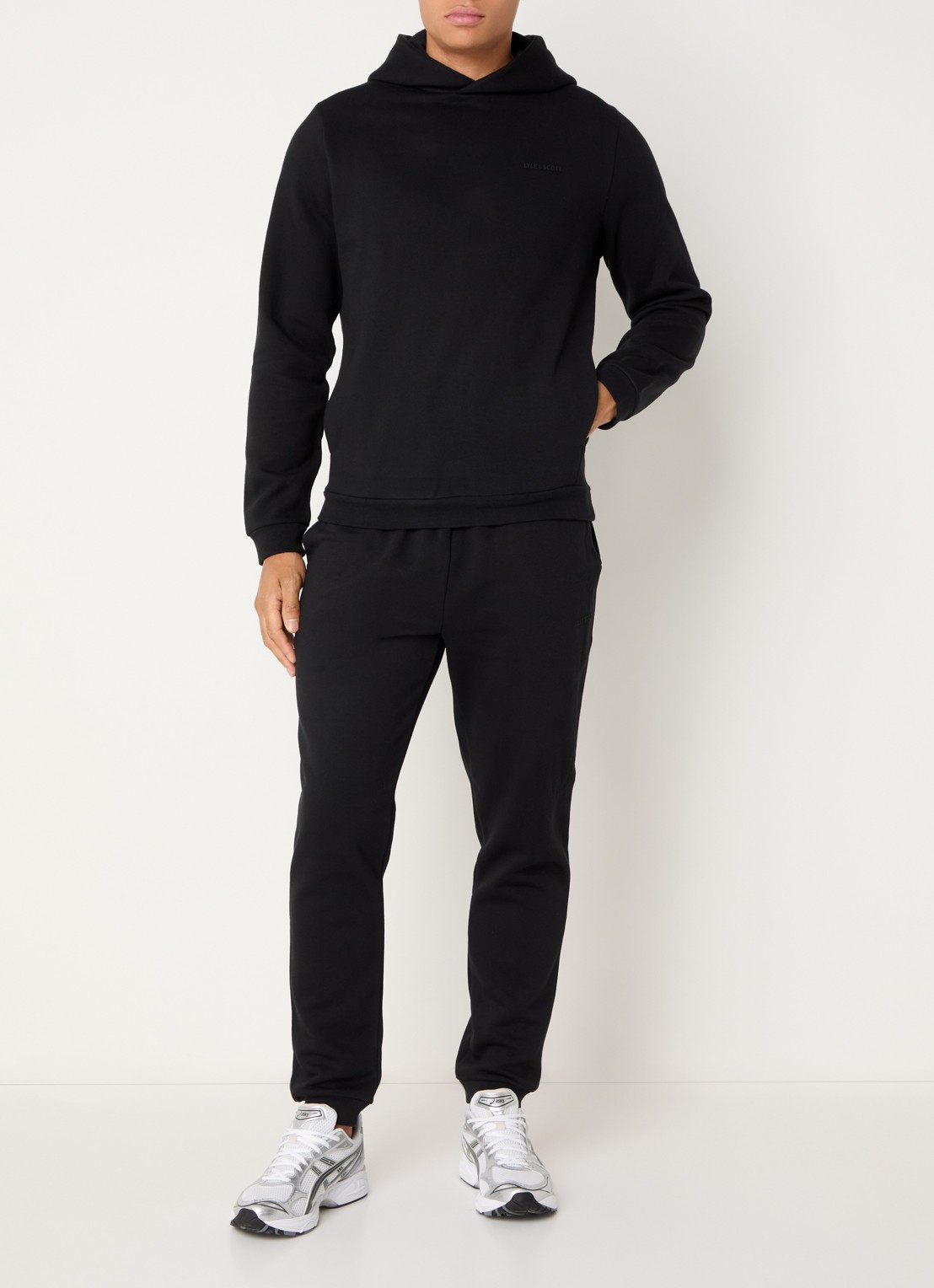 Lyle & Scott Hoodie met steekzakken en logo - voorkant 2 zwart