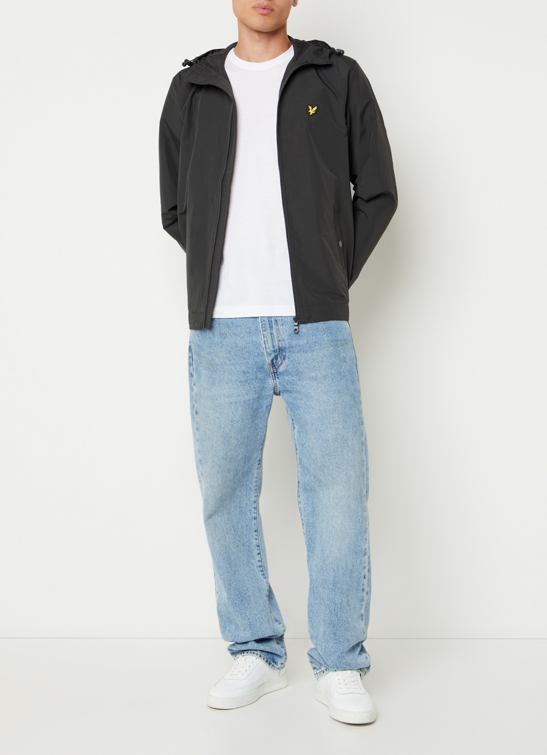 Lyle & Scott Lichtgewicht jack met capuchon - voorkant 2 antraciet