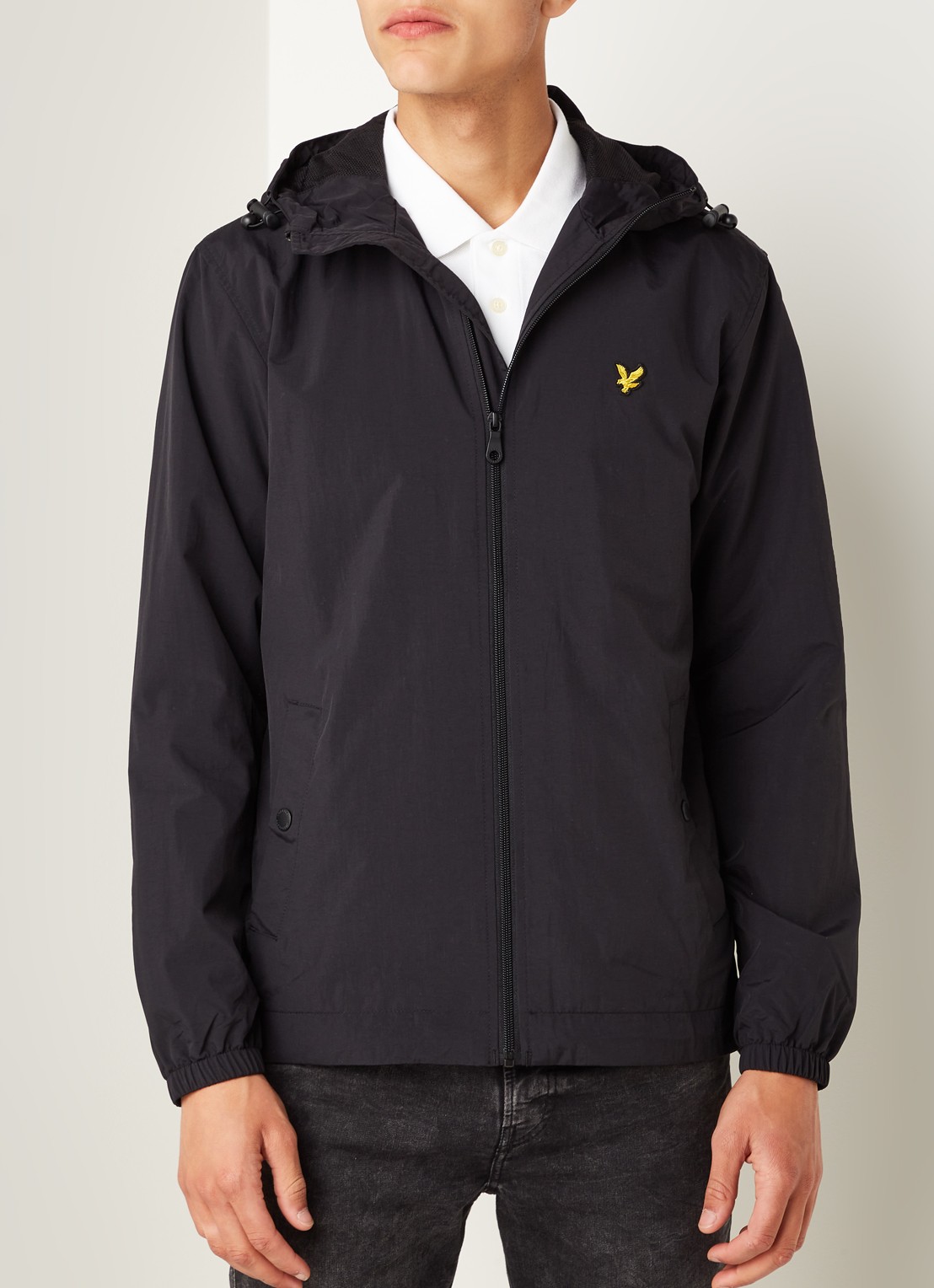 Lyle & Scott Lichtgewicht jack met capuchon - detail 2 zwart