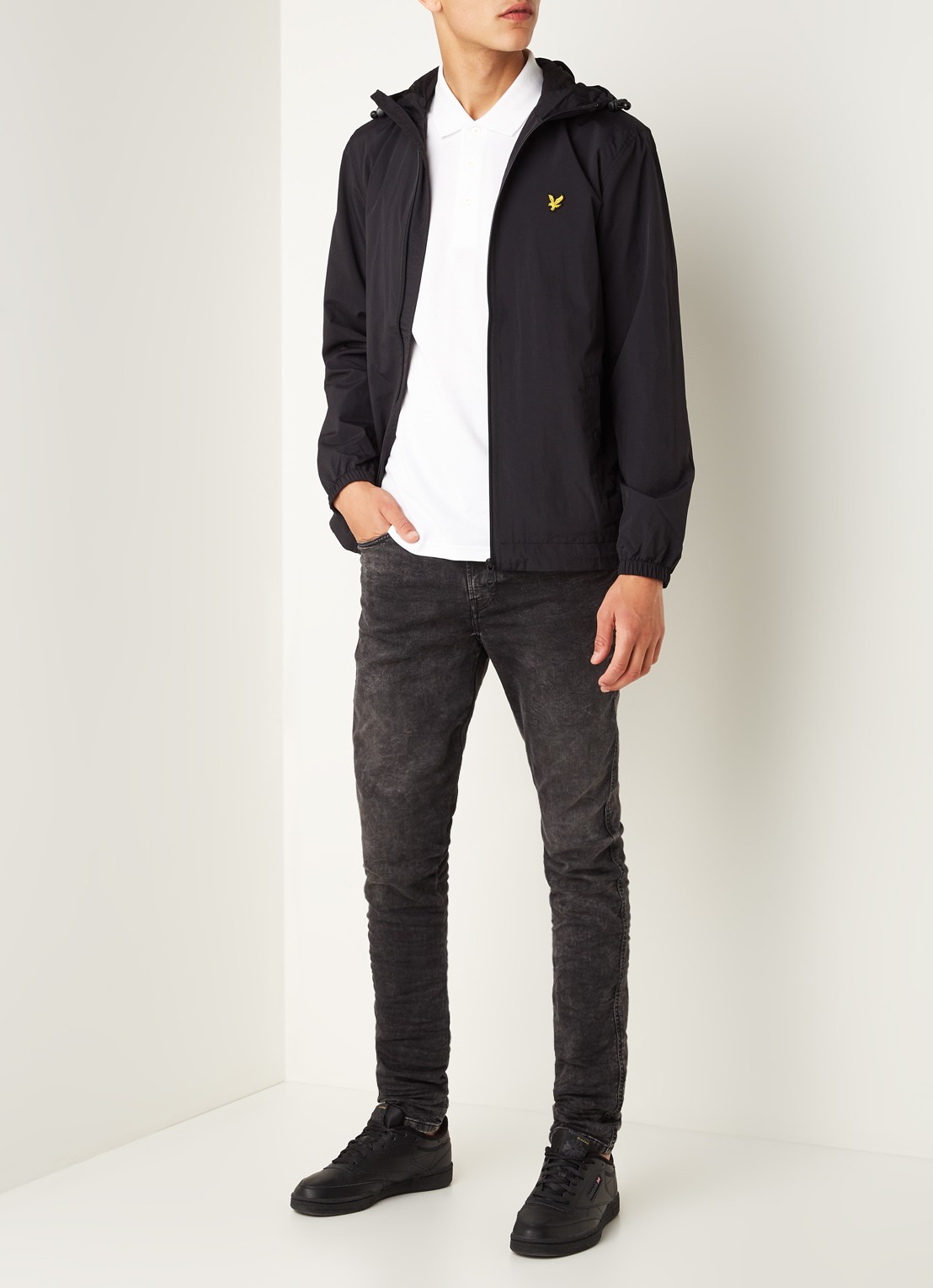 Lyle & Scott Lichtgewicht jack met capuchon - voorkant 4 zwart