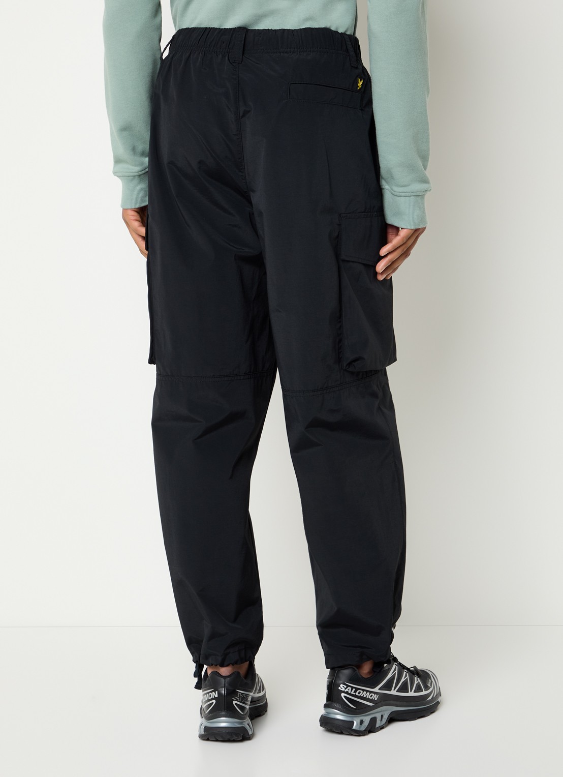 Lyle & Scott Loose fit cargobroek met klepzakken - achterkant 3 zwart