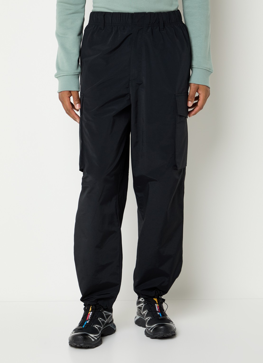 Lyle & Scott Loose fit cargobroek met klepzakken - detail 4 zwart