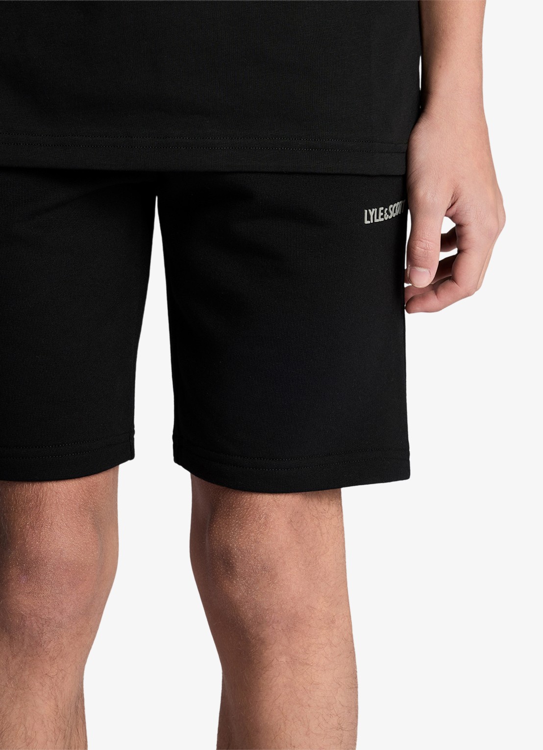 Lyle & Scott Loose fit korte joggingbroek met steekzakken - detail zwart