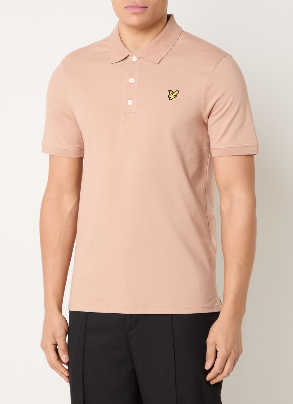 Lyle & Scott Regular fit polo van  piqué katoen met logo - detail 2 abrikoos