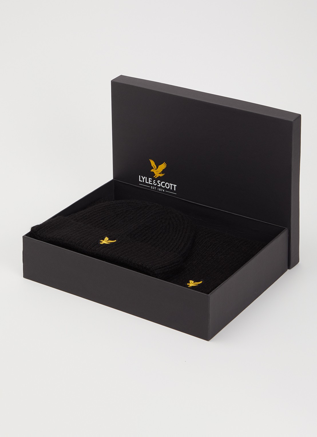 Lyle & Scott Ribgebreide muts en sjaal 180 x 33 cm in giftbox - voorkant zwart