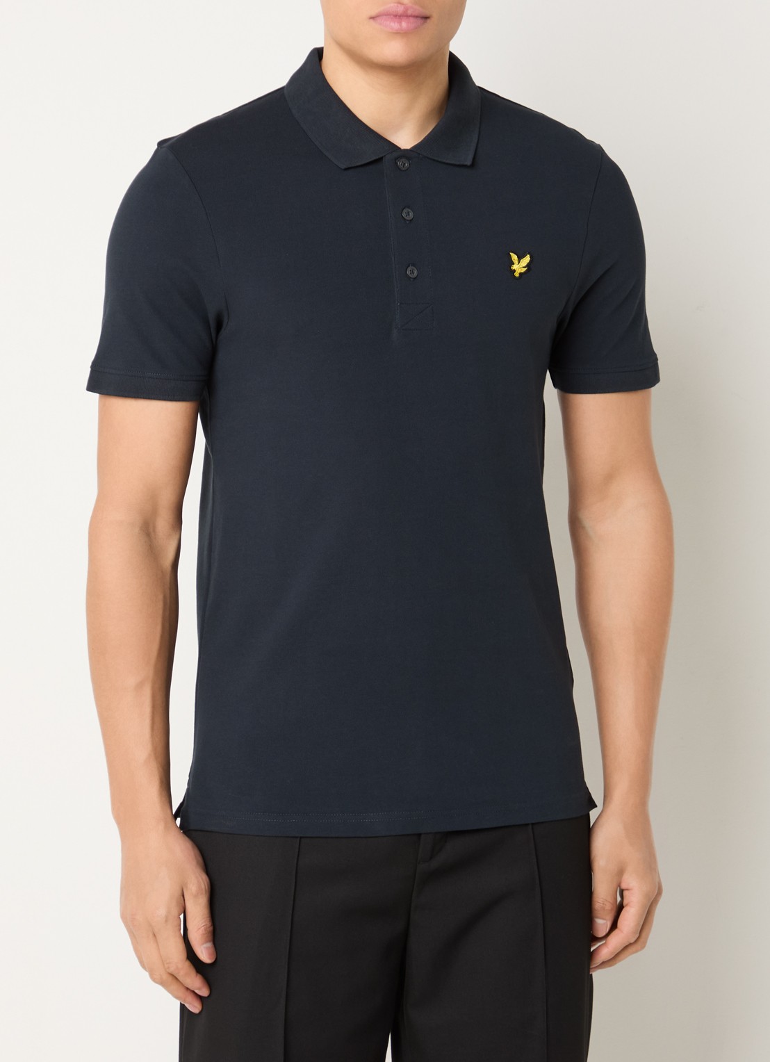 Lyle & Scott Slim fit polo van piqué katoen met logo - detail donkerblauw