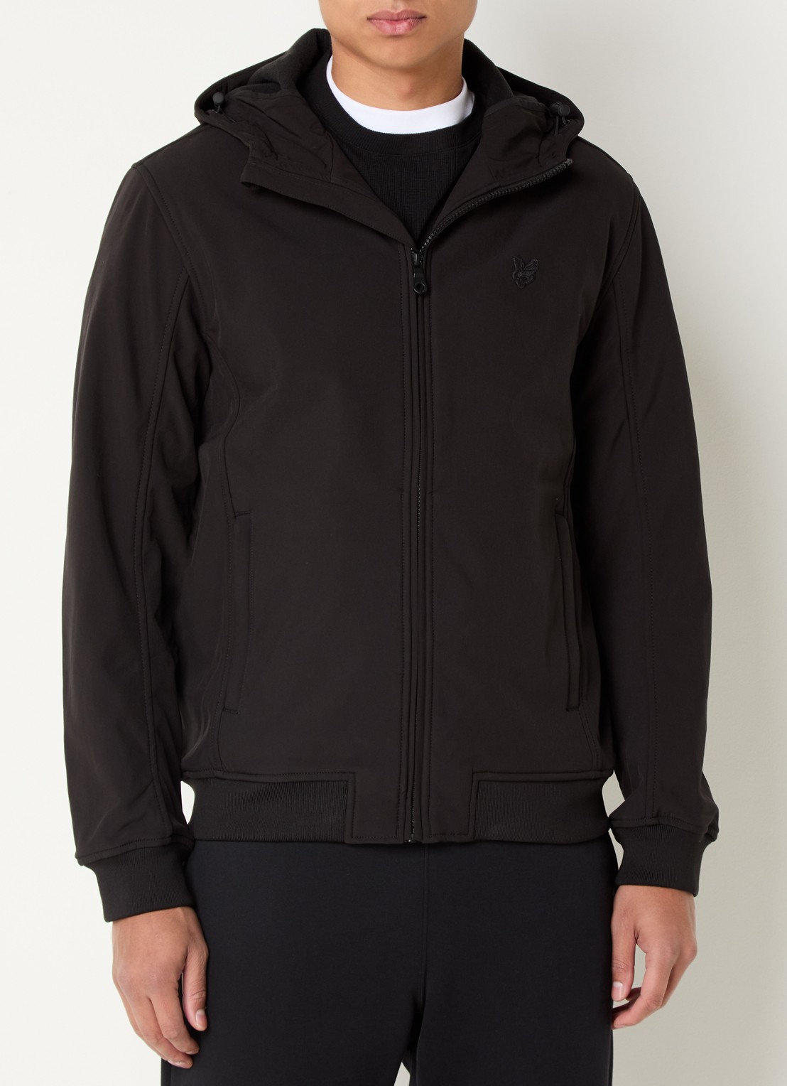 Lyle & Scott Softshell jack met capuchon en ritszakken - detail 4 zwart