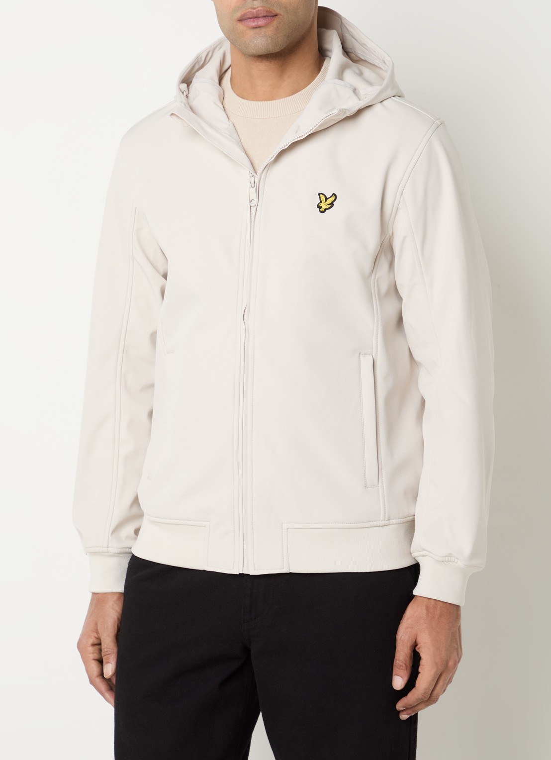 Lyle & Scott Softshell jack met capuchon en ritszakken - detail 4 beige