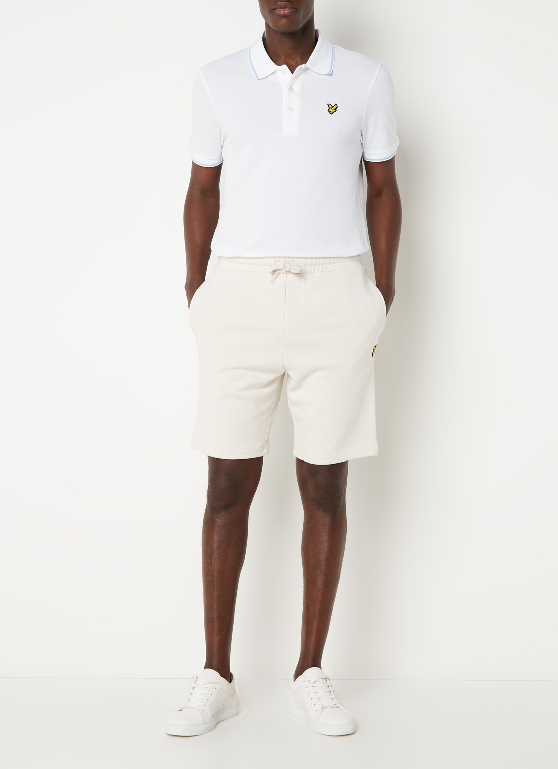 Lyle & Scott Straight fit korte joggingbroek van  katoen met logo  - voorkant 3 creme