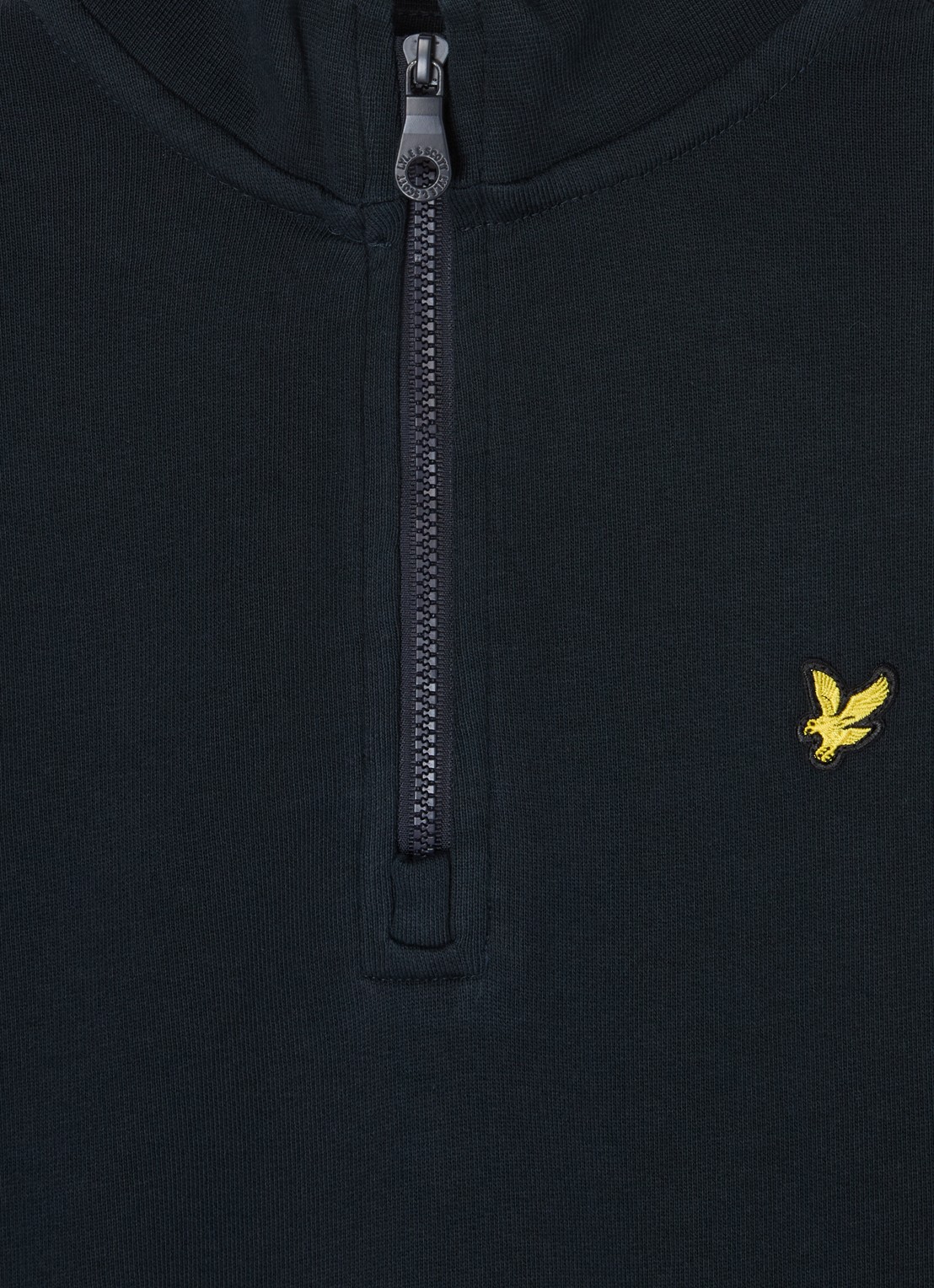 Lyle & Scott Sweater met logo en halve rits - detail donkerblauw