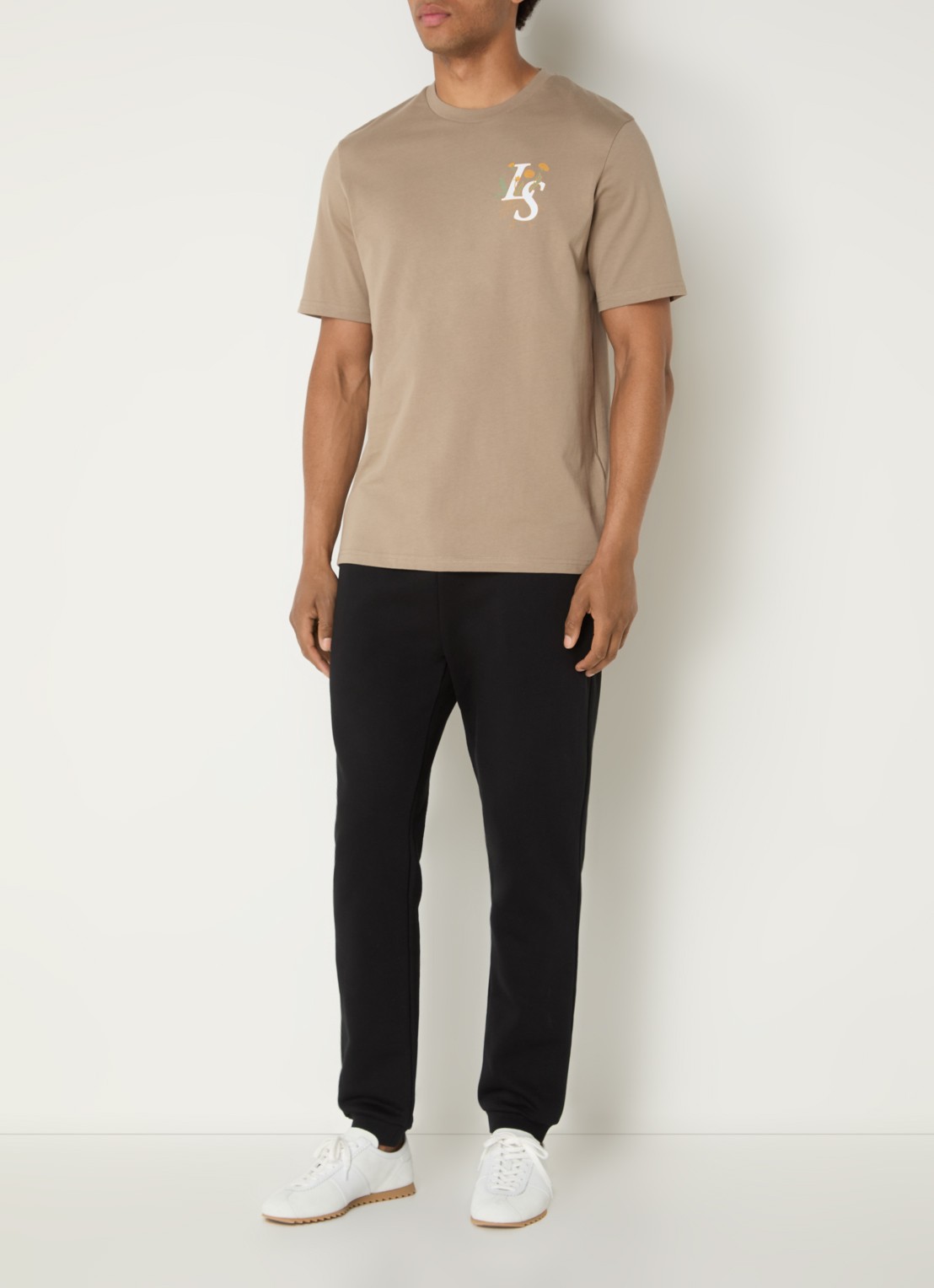 Lyle & Scott T-shirt met logo- en backprint - voorkant 3 beige