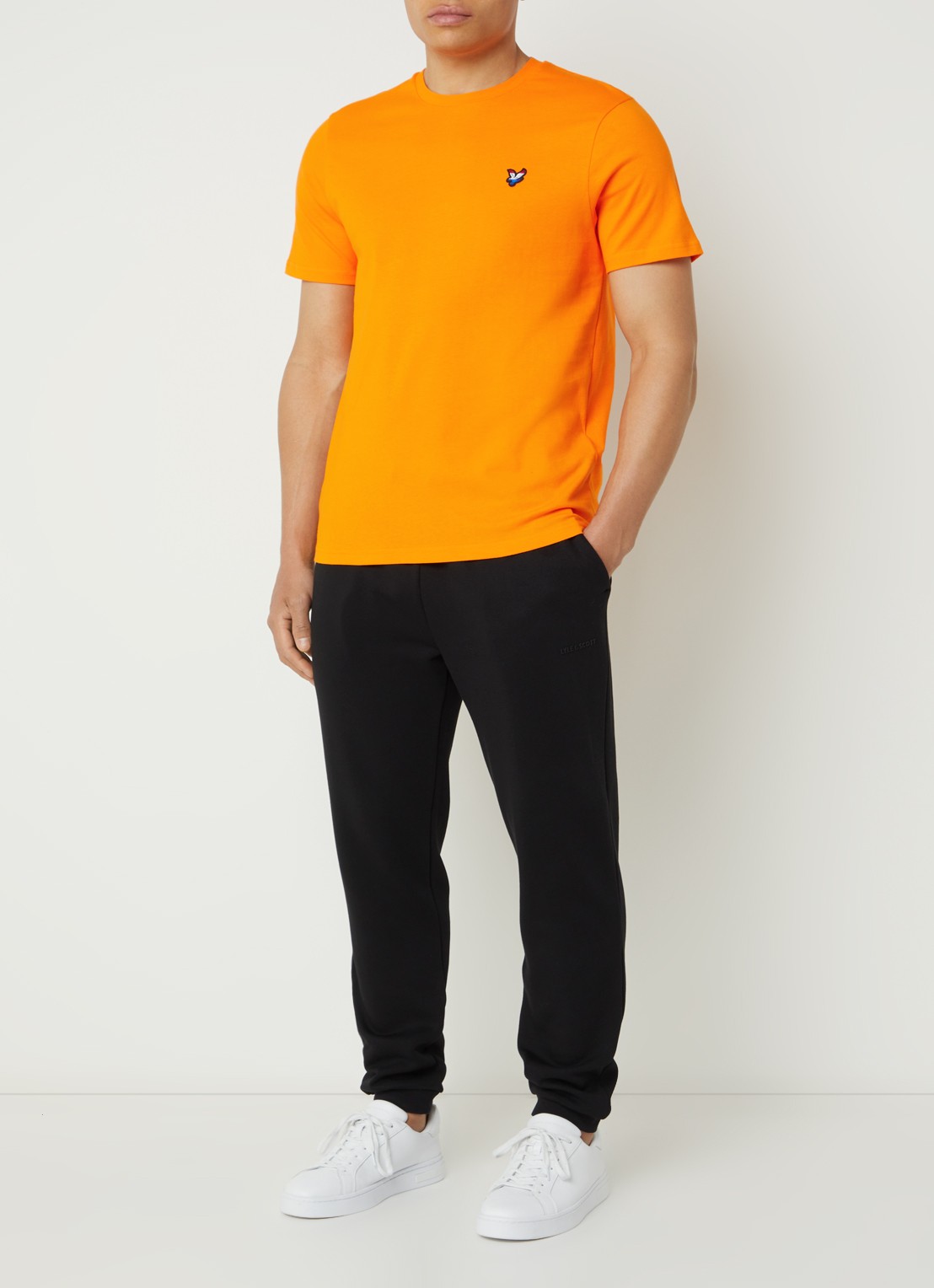 Lyle & Scott T-shirt met logo en ronde hals - voorkant 2 orange