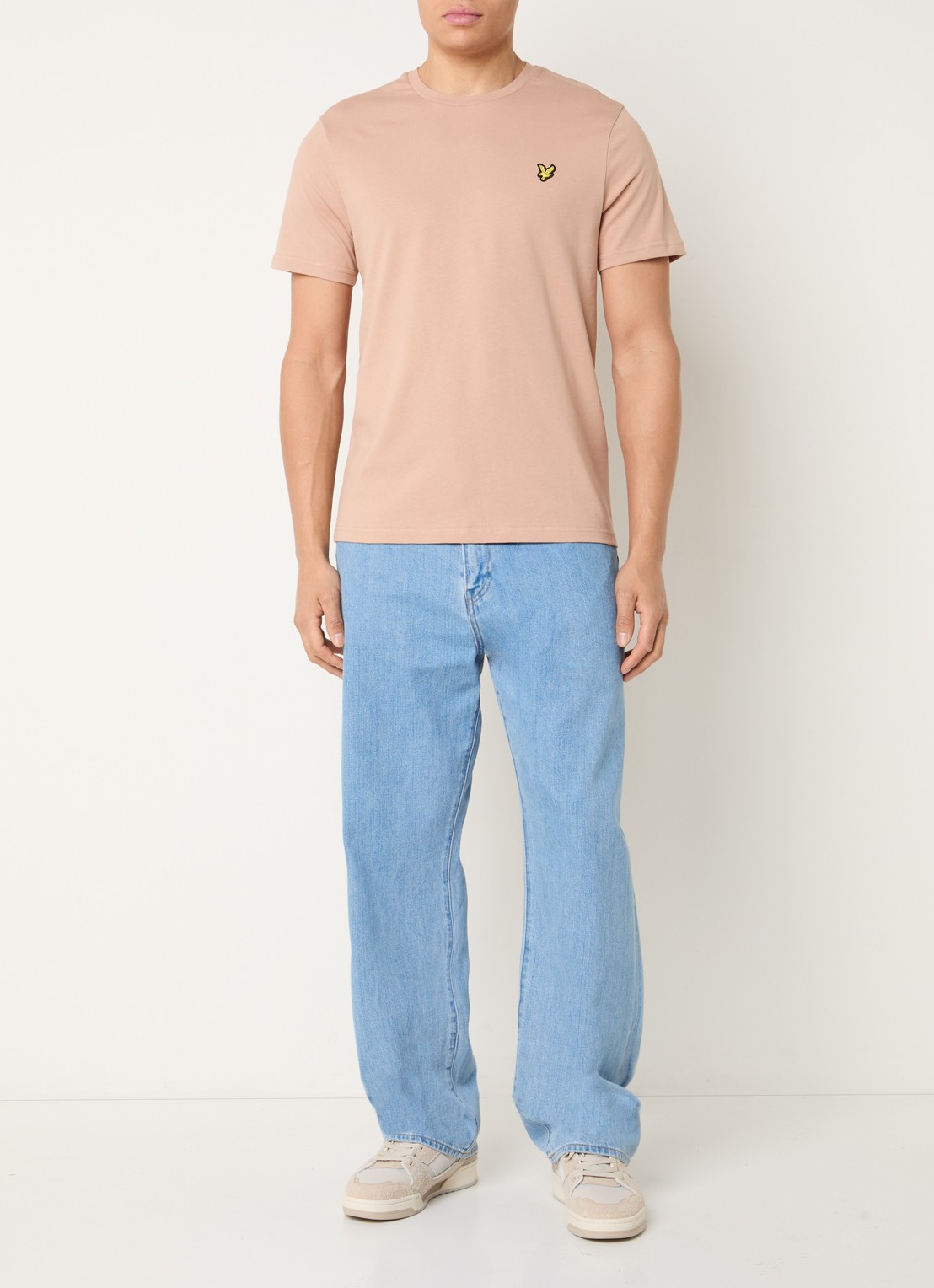 Lyle & Scott T-shirt met logo - voorkant 2 abrikoos