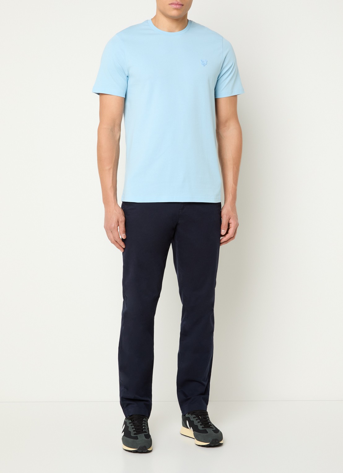 Lyle & Scott T-shirt met logo - voorkant 2 lichtblauw