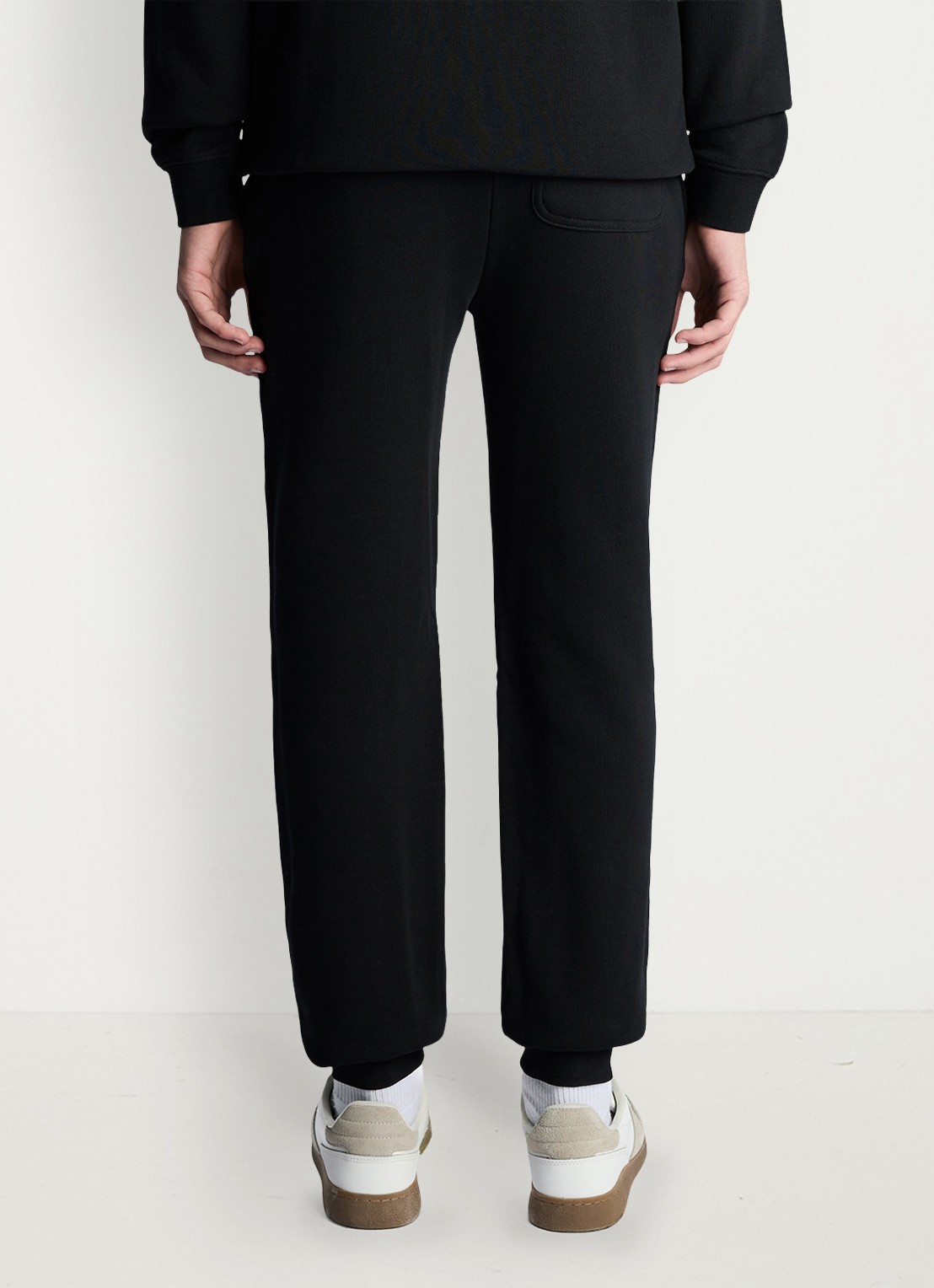 Lyle & Scott Tapered fit joggingbroek met logoborduring - voorkant 3 zwart