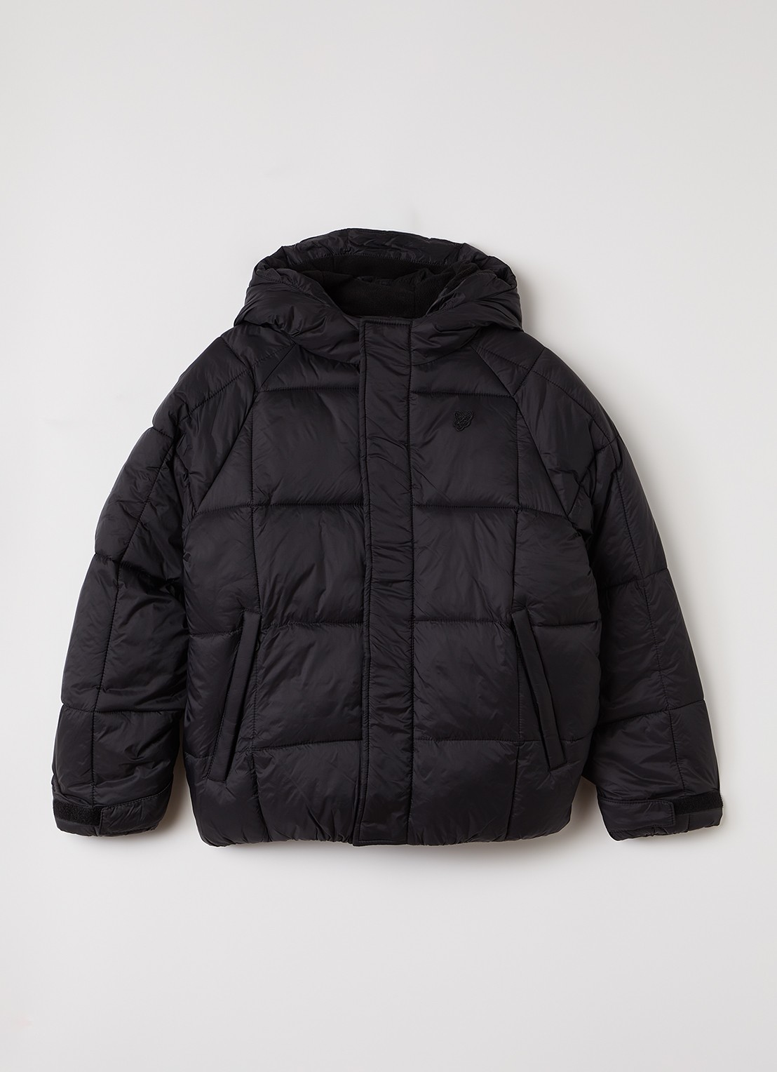 Lyle & Scott Tonal Eagle puffer jas met quiltpatroon en capuchon  - voorkant 2 zwart