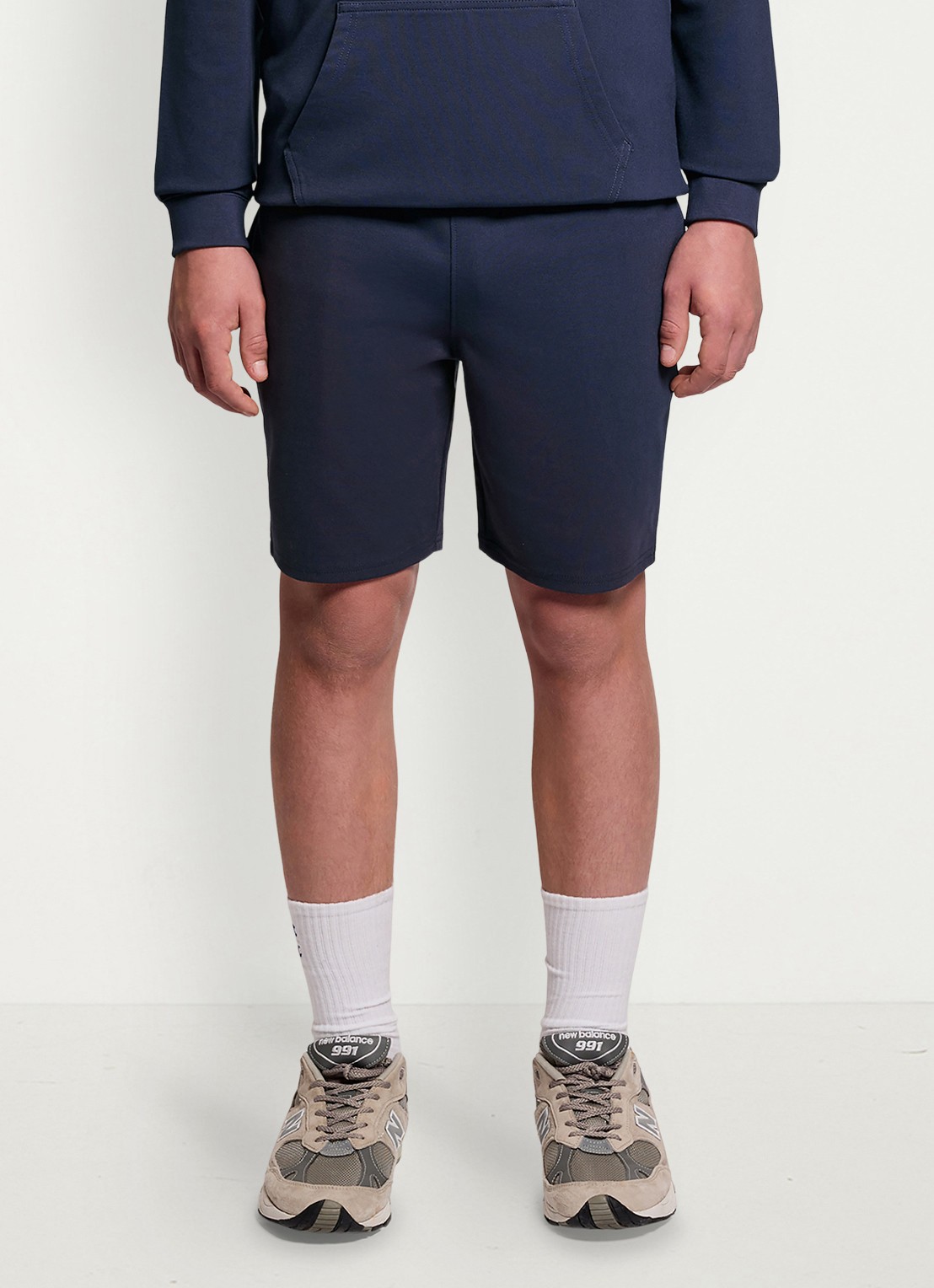 Lyle & Scott Wide fit korte joggingbroek met logoborduring - voorkant donkerblauw