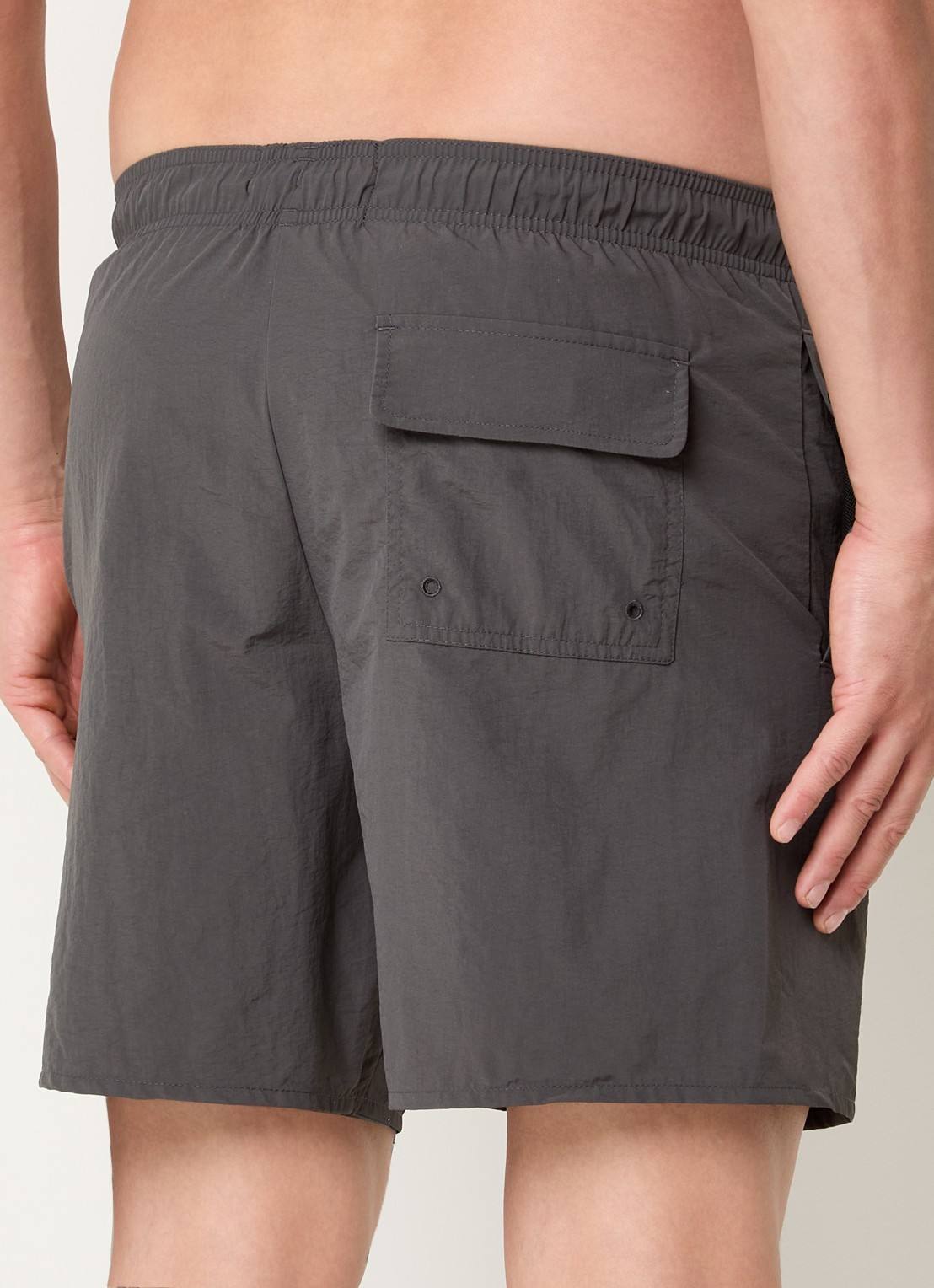 Lyle & Scott Zwemshorts met steekzakken en logo - achterkant antraciet