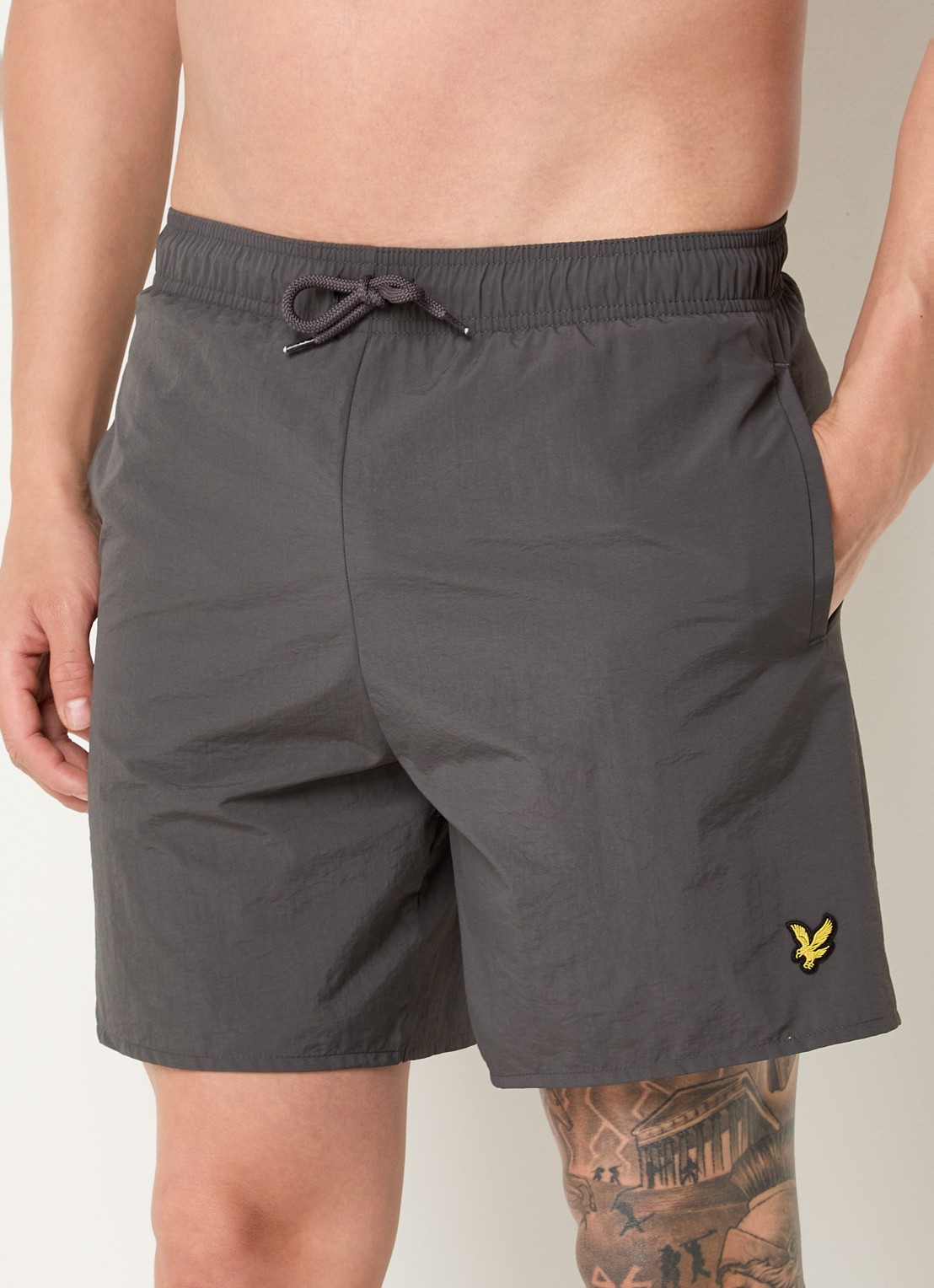 Lyle & Scott Zwemshorts met steekzakken en logo - detail 4 antraciet