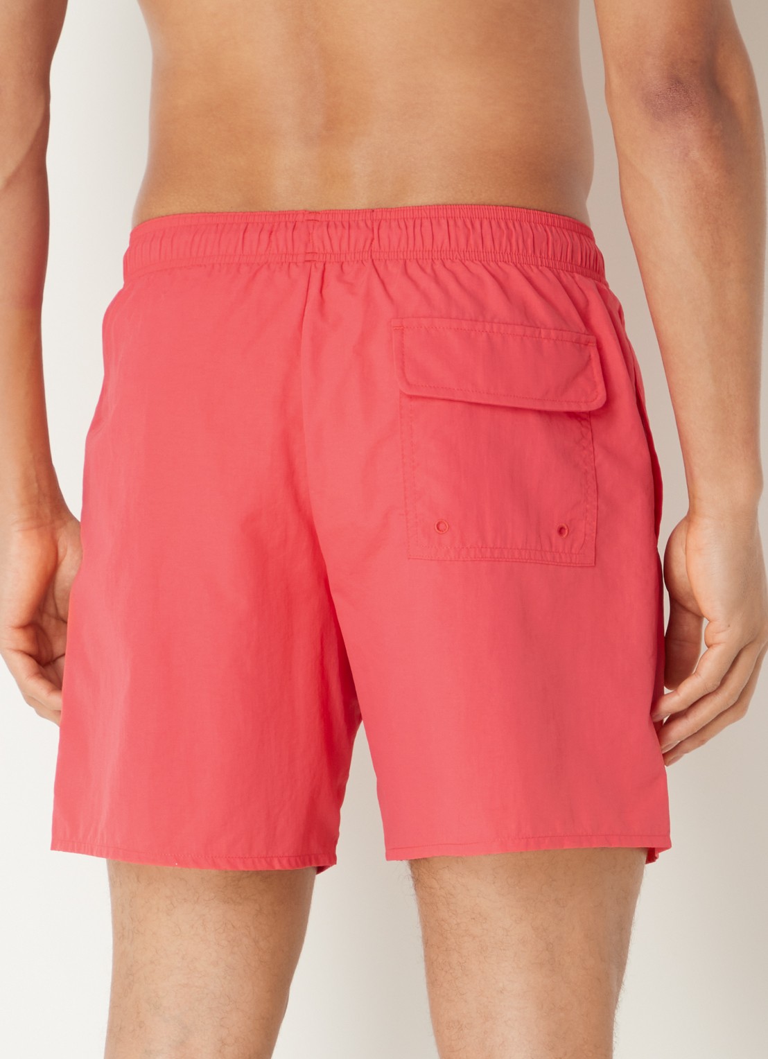 Lyle & Scott Zwemshorts met steekzakken en logo - achterkant koraalroze